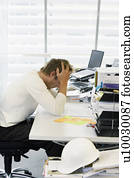 executivo jovem, inclinar-se, seu, desk.