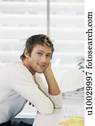 jovem, feliz, executivo, em, escritório.