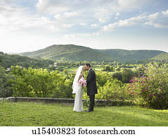 novia y novio, besar