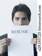 retrato, de, um, homem jovem, segurando, um, retomar