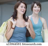 שתי נשים, להביא, שקיות של קניות