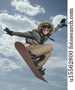 niedrige winkelsicht, von, snowboarder, springende