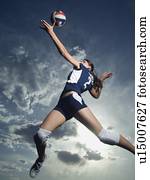 niedrige winkelsicht, von, volleyballspieler, springende