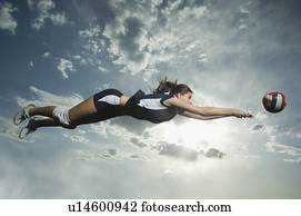 opinión de ángulo baja, de, jugador del voleibol, saltar