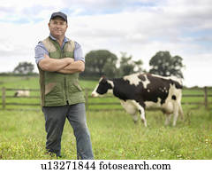 agricultor, com, vaca, em, campo