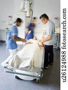 um, doutor, ajudando, um, paciente, em, hospitalar