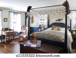Four post bed in colonial bedroom