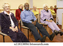 sênior, adultos, em, um, esticar, classe