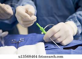 כירורג, להכניס, שפופרת, לתוך, חולה, במשך, כירורגיה