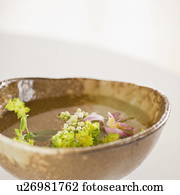 mulher segura, aromatherapy, tigela