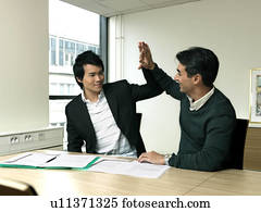 homens negócio, celebrando