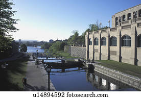 um, canal, por, edifícios