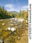 um, outono, via navegável, ao longo, a, rodovia kancamagus, em, a, floresta branca nacional